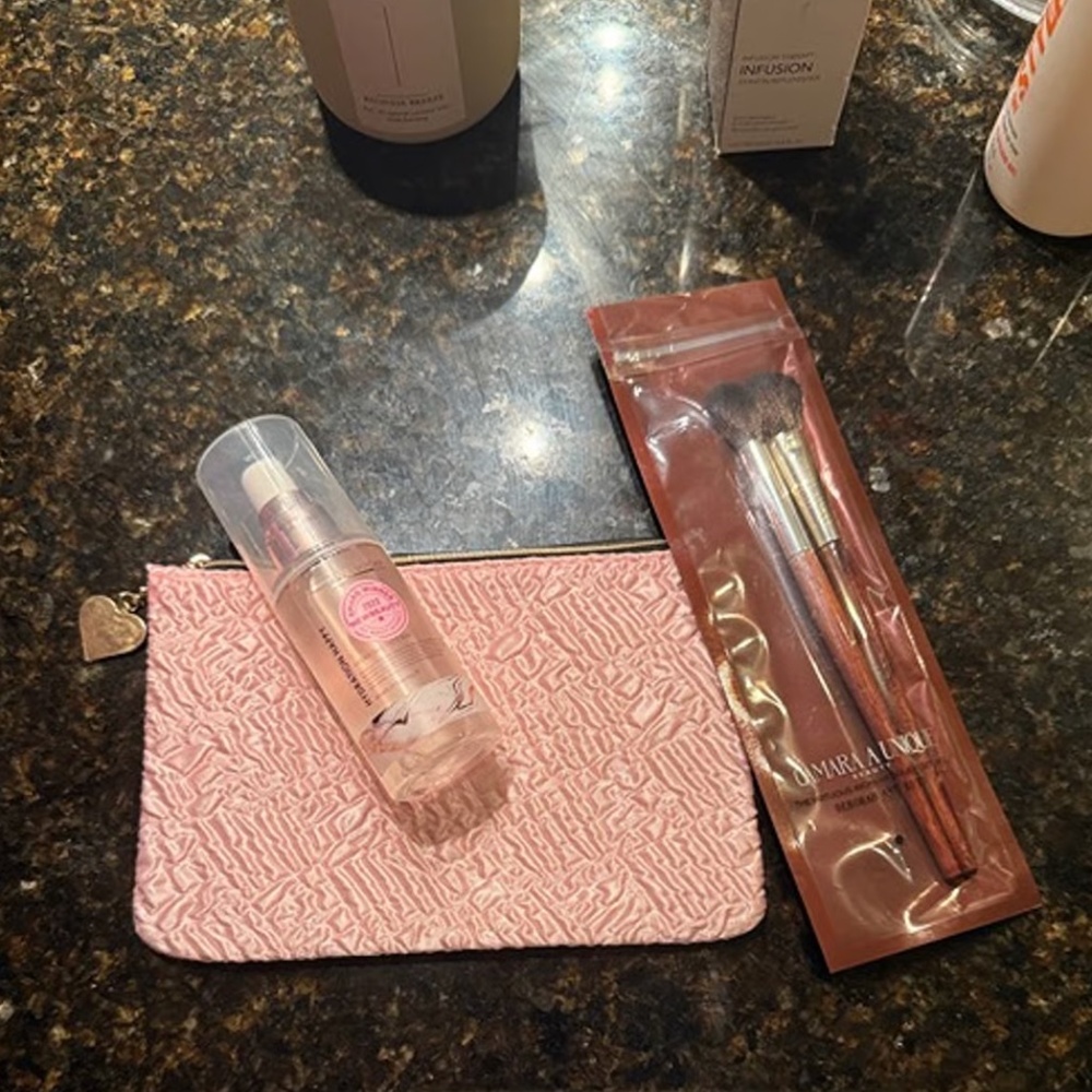 Makeup Brushes and Facial Mist Bundle with Small Cosmetic Case NEW